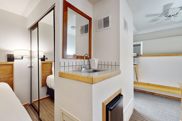 Silitysrauta/-lauta, internet, vuodevaatteet