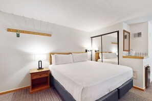 Bügeleisen/Bügelbrett, Internetzugang, Bettwäsche