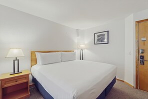 Tabla de planchar con plancha, Internet, ropa de cama