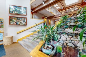 Interior - Main Street studio - pool & hot tub - walk to lifts, dog-friendly, second floor (Aspen)