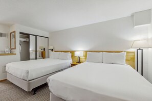 Iron/ironing board, Internet, bed sheets - Main Street studio - pool & hot tub - walk to lifts, dog-friendly, second floor (Aspen)