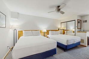 Tabla de planchar con plancha, Internet, ropa de cama