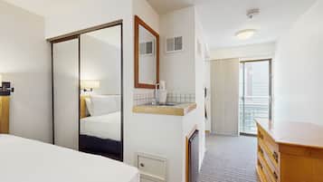 Bügeleisen/Bügelbrett, Internetzugang, Bettwäsche