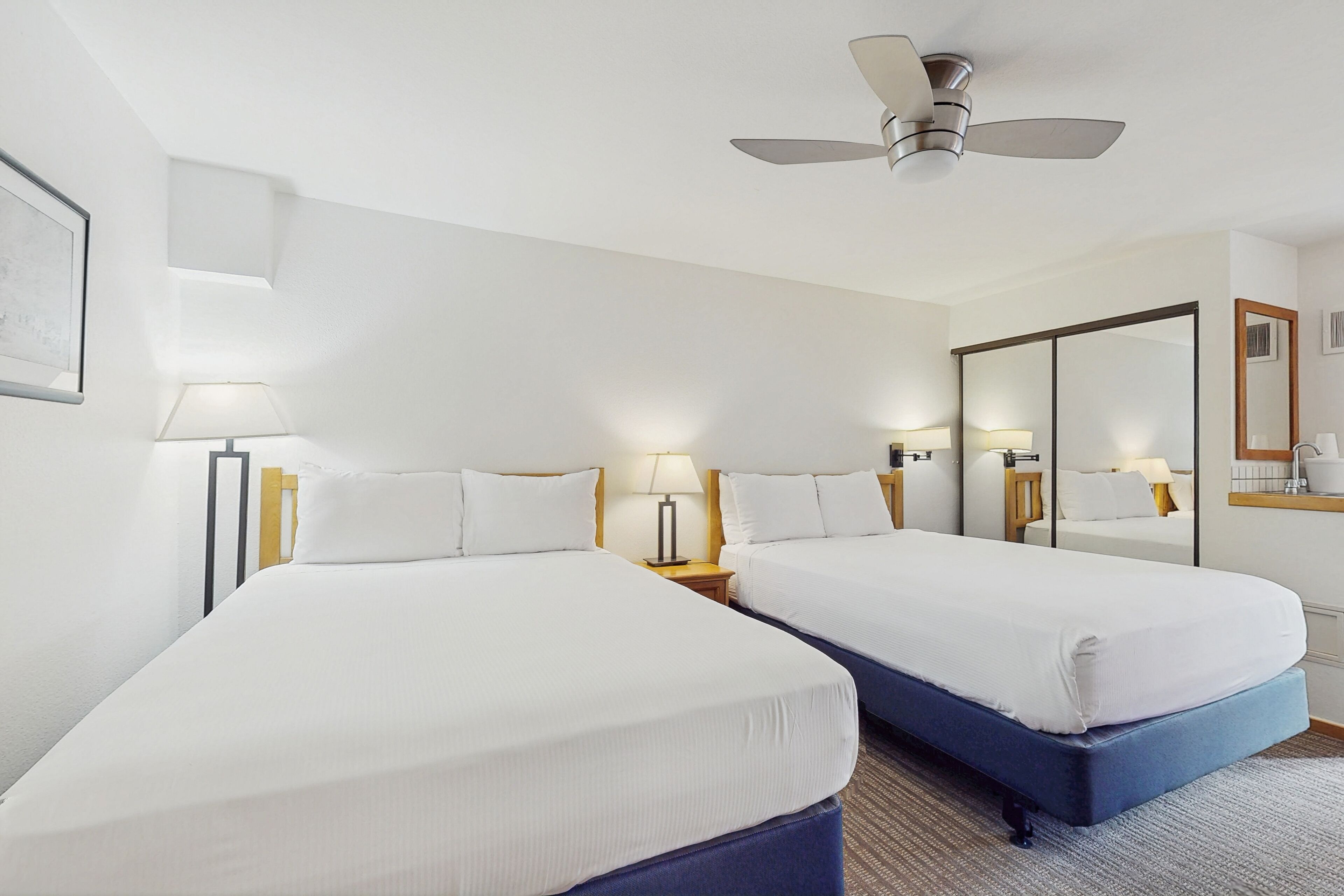 Bügeleisen/Bügelbrett, Internetzugang, Bettwäsche