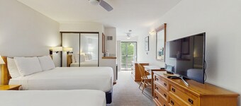 Main Street gem - pool & hot tub - walk to lifts, dog-friendly, balcony