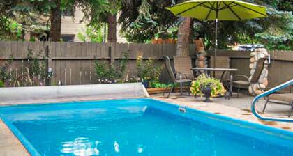 Main Street gem - pool & hot tub - walk to lifts, dog-friendly, balcony