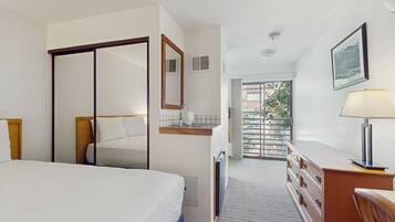 Iron/ironing board, internet, bed sheets