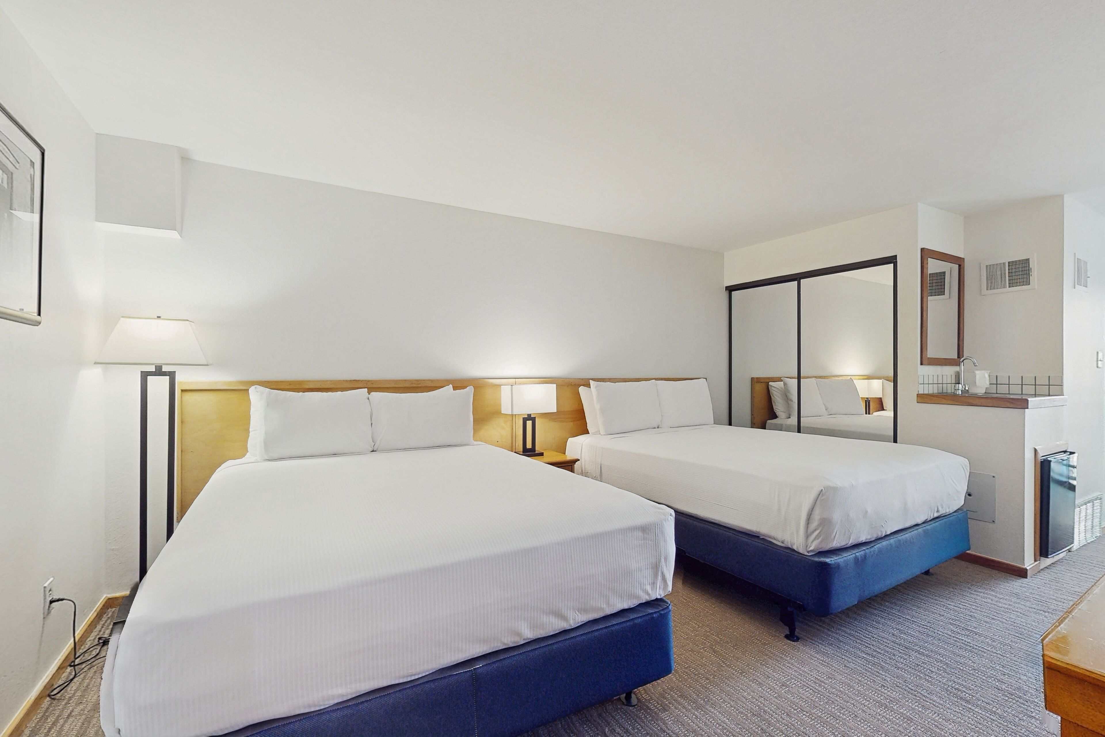 Iron/ironing board, internet, bed sheets