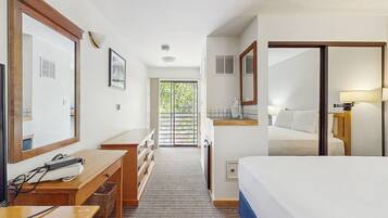 Iron/ironing board, internet, bed sheets