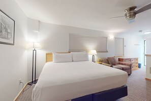 Bügeleisen/Bügelbrett, Internetzugang, Bettwäsche