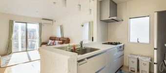 Quiet new house with free parking