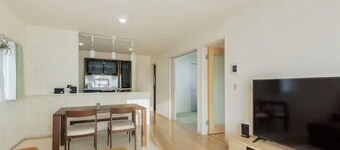 Quiet new house with free parking