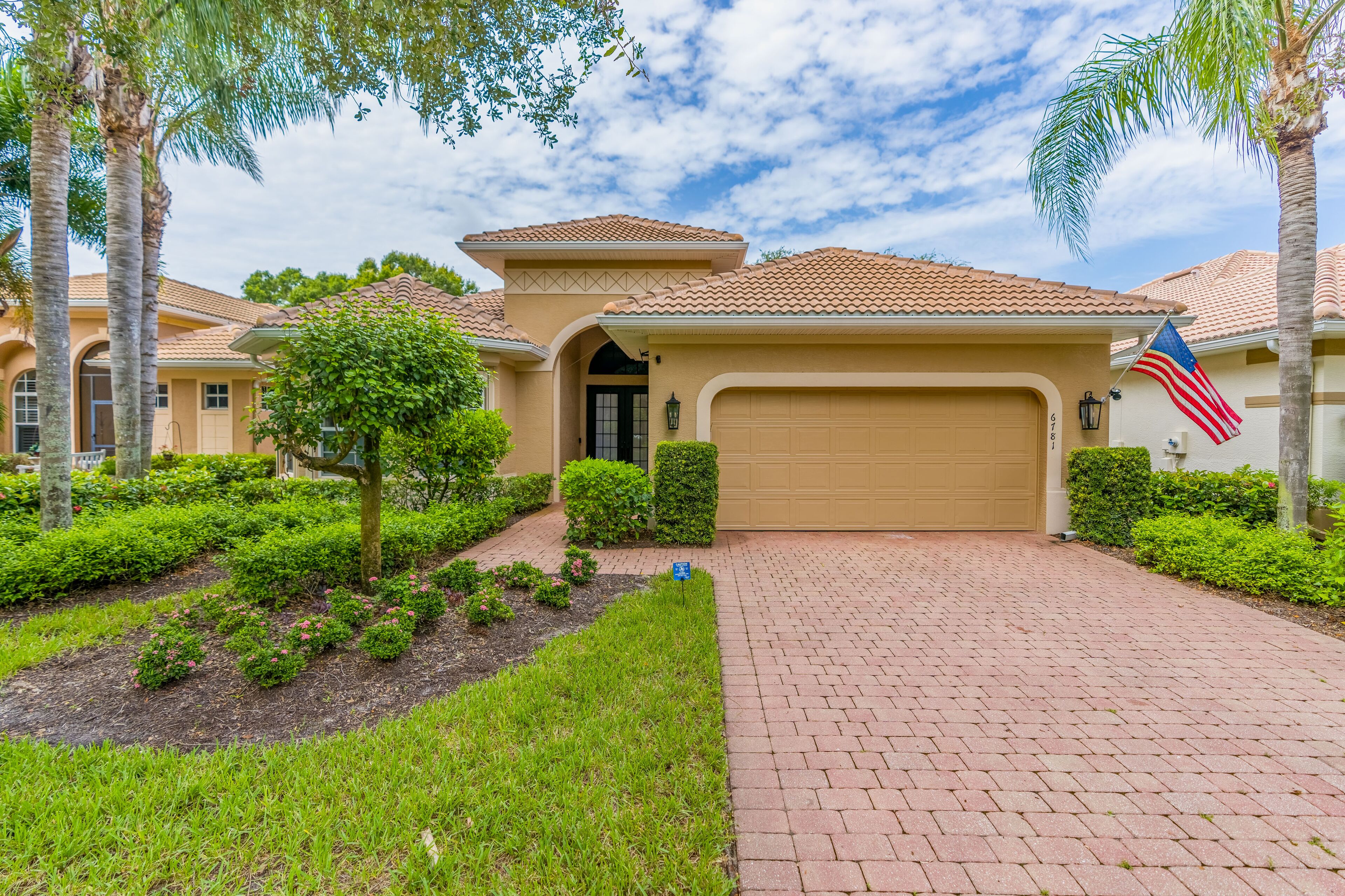 Enchanting home with pool, lanai, central AC, & washer/dryer - drive to beach