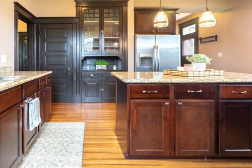 Remodeled historic family home w/ full kitchen & garage parking