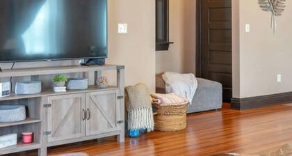Remodeled historic family home w/ full kitchen & garage parking