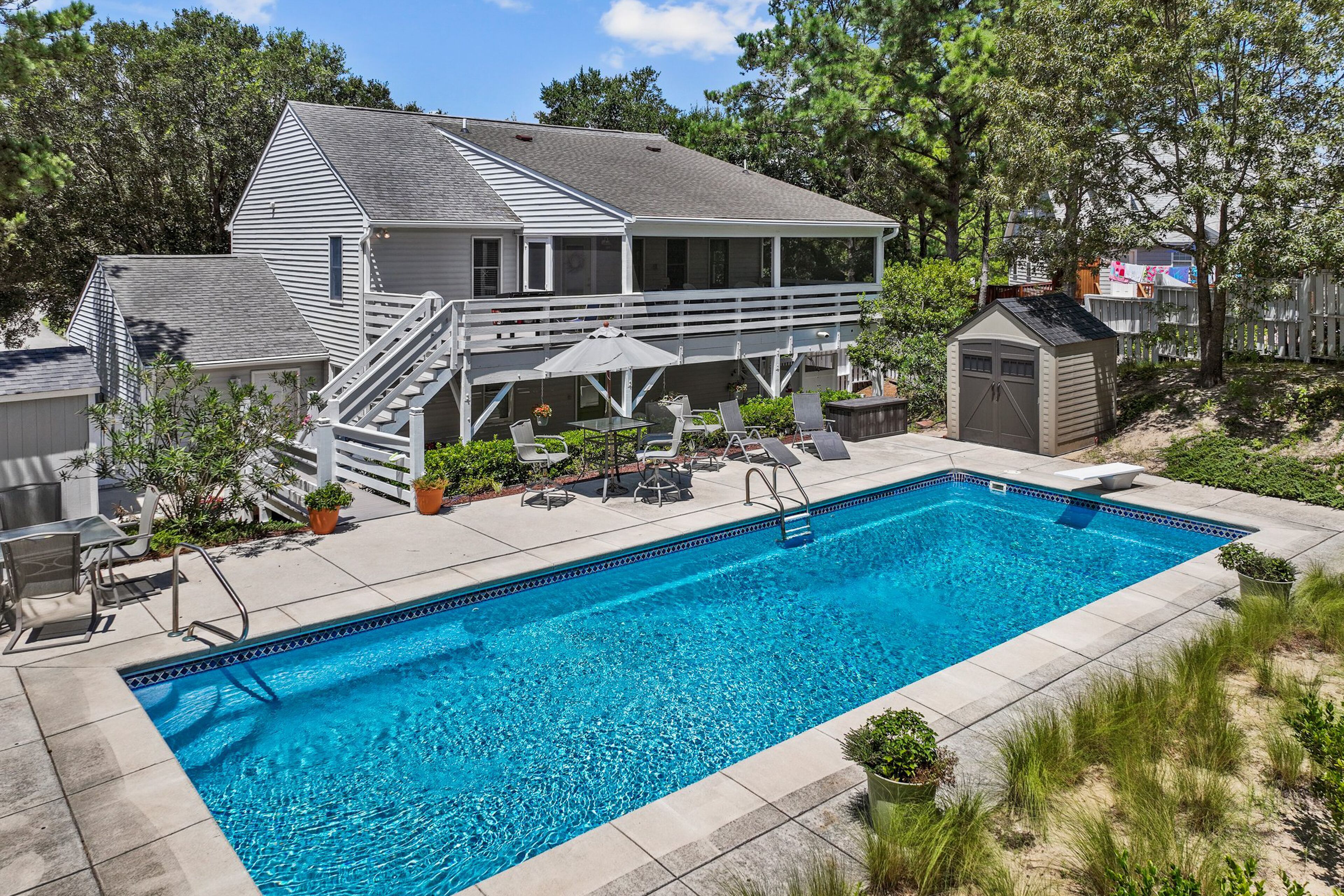 Spacious home near beach with pool area - hot tub, pirate-themed bar & patio