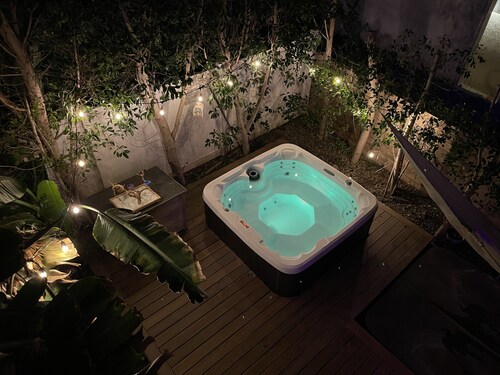 LA Dream Gem! Beautiful home with Spa and EV charger for Tesla