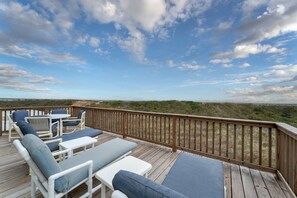 Property grounds - 4110 - Coop's Cottage, Oceanfront in Duck, NC, featuring 4 bed 4 bath, hot tub (Duck)