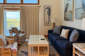 TV - 4110 - Coop's Cottage, Oceanfront in Duck, NC, featuring 4 bed 4 bath, hot tub (Duck)