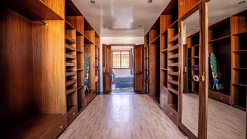 4 bedrooms, free WiFi