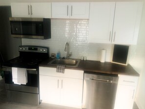 Fridge, microwave, stovetop, dishwasher