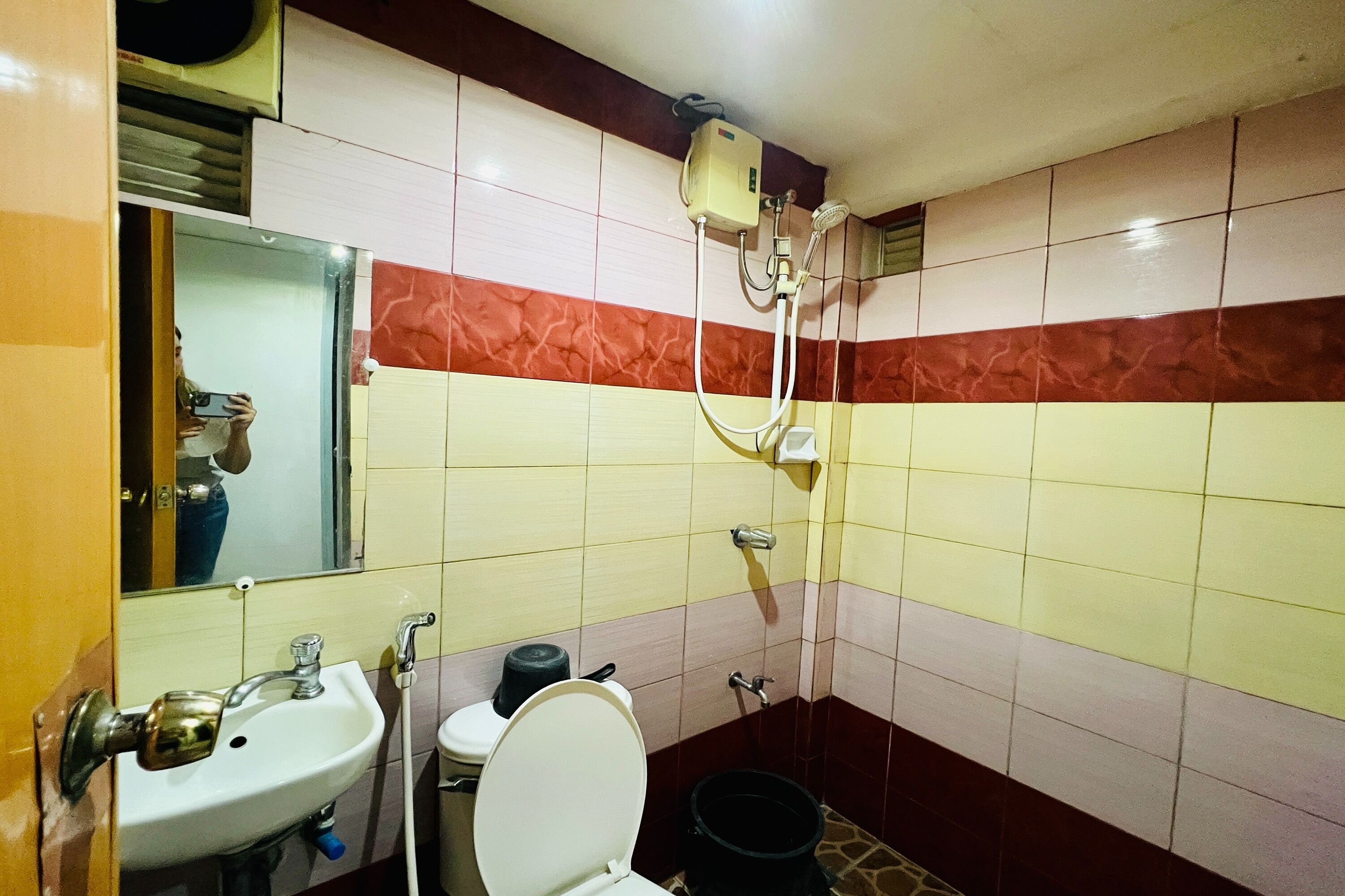 King Henrys Transient House, Bantay: Hotel Reviews, Rooms & Prices ...