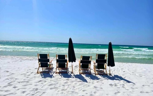 Crystal Waves | Free Beach Chairs | Bikes and Golf Cart Included! | 1 Block to the Beach!