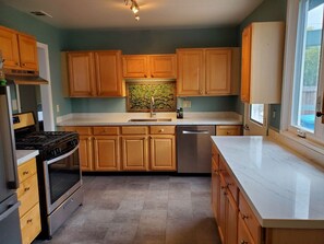 Fridge, microwave, oven, stovetop - Stunning ocean views close to beach and SF (Pacifica)