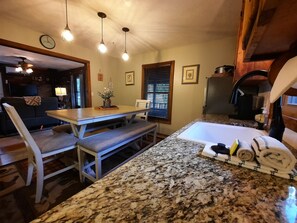 Interior - Dog friendly fenced yard in LLH- near winter fun (Newland)