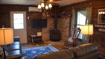 Älytelevisio, takka, kirjoja