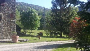 Property grounds - Two-room charming apartment in Tuscan rustic style (Castelfranco Piandiscò)