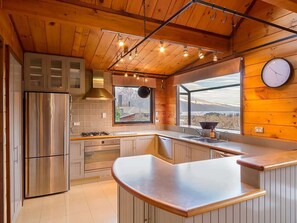 Batterie de cuisine, vaisselle et ustensiles