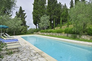 Casa standard, vários quartos, ao lado da montanha (Podere Apostoli) | Piscina | Piscina externa sazonal