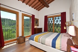 6 bedrooms, iron/ironing board, free WiFi, bed sheets