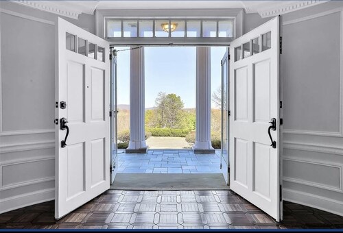 The Scenic Mansion With Breathtaking View