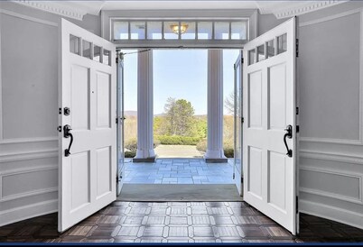 The Scenic Mansion With Breathtaking View