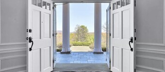 The Scenic Mansion With Breathtaking View