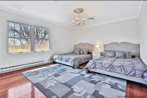 4 bedrooms, iron/ironing board, WiFi, bed sheets