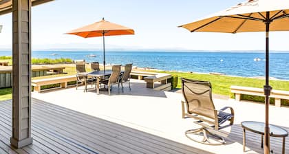 Two-story, bay front retreat with a deck, direct beach access, and washer/dryer