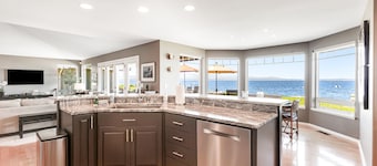 Two-story, bay front retreat with a deck, direct beach access, and washer/dryer