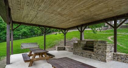 Hilltop Hideaway at Center Hill Lake(Trailer Parking)