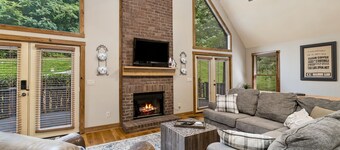 Hilltop Hideaway at Center Hill Lake