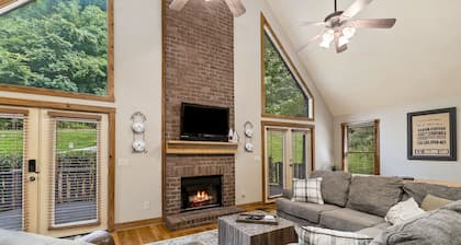 Hilltop Hideaway at Center Hill Lake