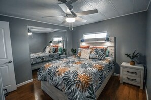 2 عدّة غرف نوم ومكتب وواي فاي مجانًا وملاءات أسرّة