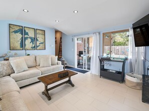 TV, fireplace - Mi Casa Dune Casa - North Star Properties (Gary)