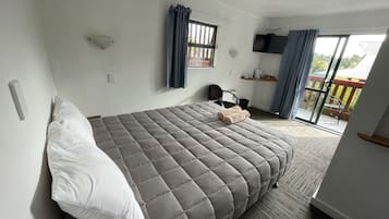 Comfort Double Room | Free WiFi, bed sheets