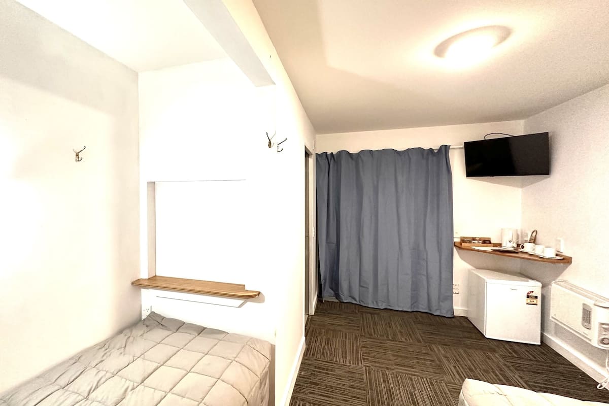 Quarto triplo conforto | Wi-Fi de cortesia, roupa de cama