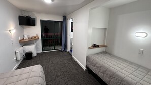 Free WiFi, bed sheets - Fox Glacier Jade Hotel (Fox Glacier)
