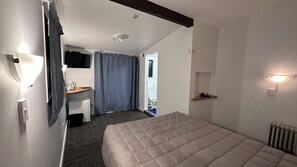 Comfort Double Room | Free WiFi, bed sheets