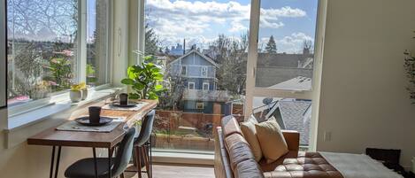 Smart-TV, Bücher, Smart Speakers